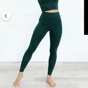 Coral Reef Swim Balance High Waisted Leggings | Pine. Size Small. Good preowned